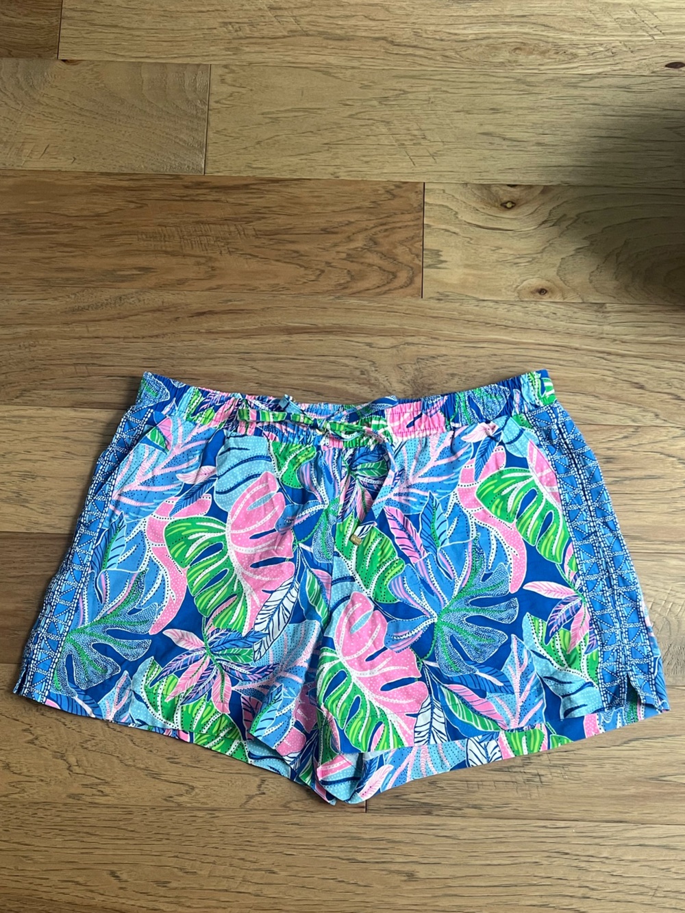 Lilly Pulitzer Blue Pink Green Tropical Print Women's Shorts